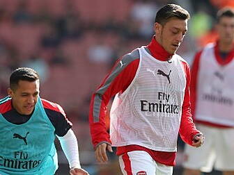 Ozil and Sanchez to stay at Ar...